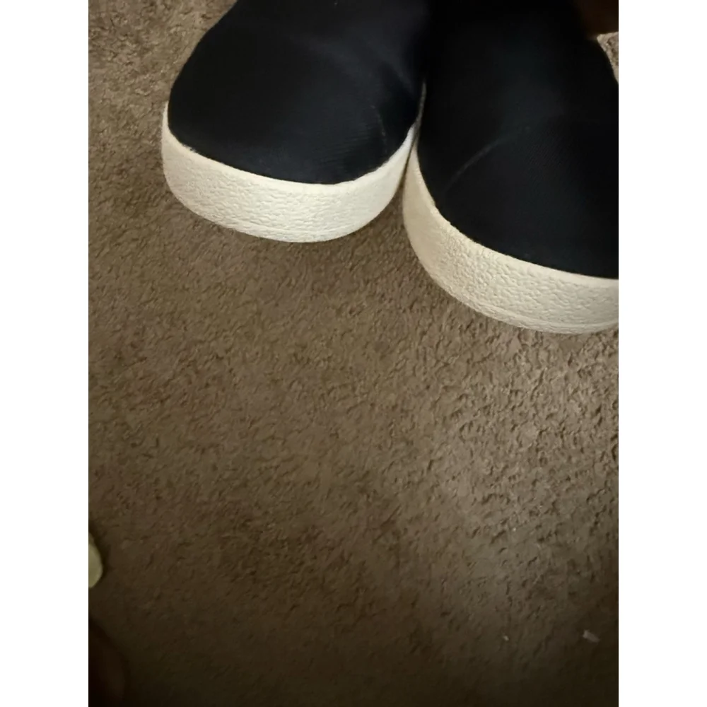 Women's TOMS Black & White Slip-On Flats US 7